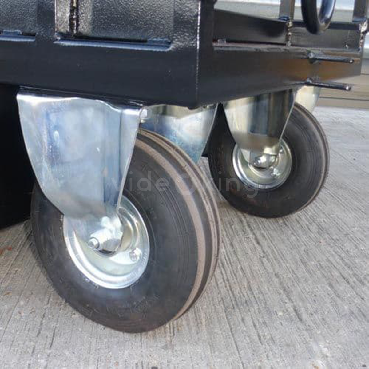 4x4 Flag Cart with 2 Euro Crates_5